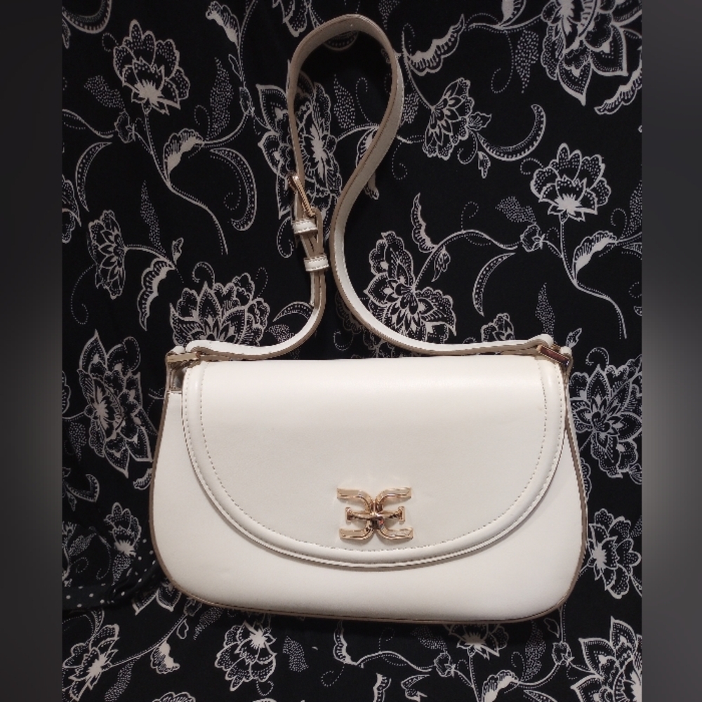 Elegant Sam Edelman Cream Shoulder Bag with gold accents